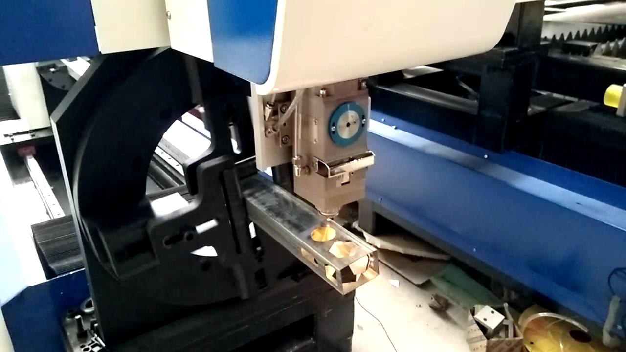 Faserlaser-Schneidemaschine für flache Bleche und Metallrohre